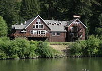 Picturesque Riverfront Lodge